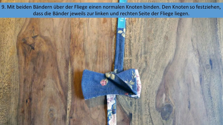 Schritt 9 - Wie binde ich eine Schleife einfacher - Mit beiden Bändern einen einfachen Knoten binden und so festziehen, dass die Bänder nach links und rechts liegen