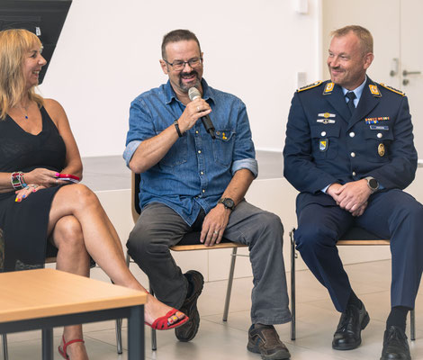 Gesichter des Lebens Fotoausstellung im Ausbildungszentrum des Cyber- und Informationsraum der Bundeswehr