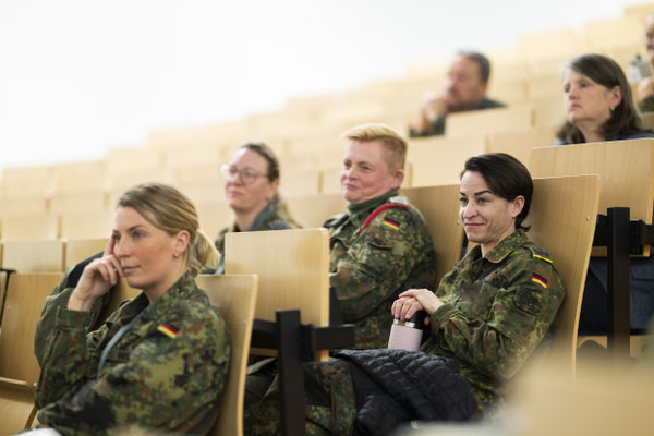 meetbw das Netzwerk der Frauen der Bundeswehr für die Frauen der Bundeswehr fotografiert demipress
