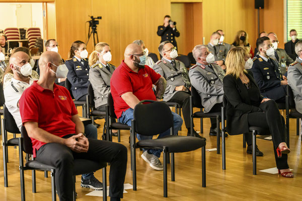 Jürgen Görlich bei seiner Ansprache auch an die Mannschaft 