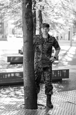 Soldat Dieter Dürr fotografiert Nikon Z7II und Nikkor Z 50mm F/1: 1,2 S 
