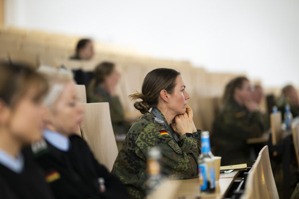 meetbw das Netzwerk der Frauen der Bundeswehr für die Frauen der Bundeswehr fotografiert demipress