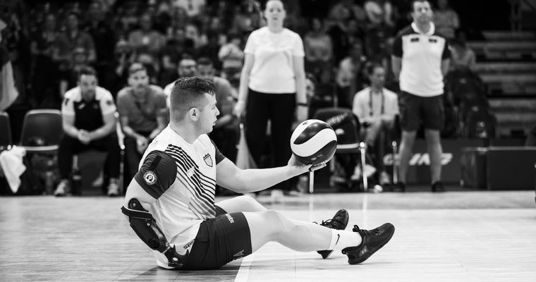 Das Mixteam beim Sitzvolleyball bei den Invictus Games 2022