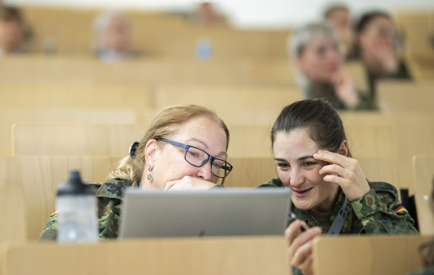 meetbw das Netzwerk der Frauen der Bundeswehr für die Frauen der Bundeswehr fotografiert demipress