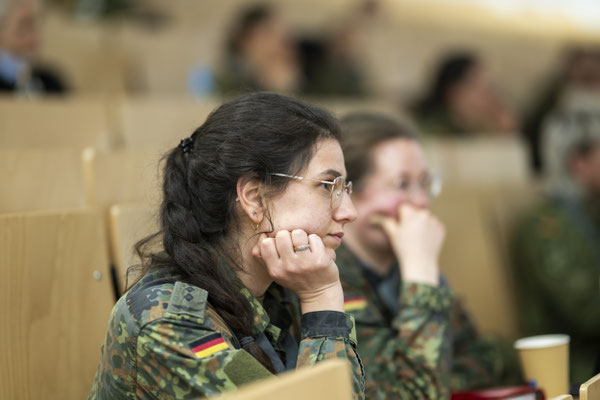 meetbw das Netzwerk der Frauen der Bundeswehr für die Frauen der Bundeswehr fotografiert demipress