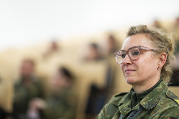 meetbw das Netzwerk der Frauen der Bundeswehr für die Frauen der Bundeswehr fotografiert demipress