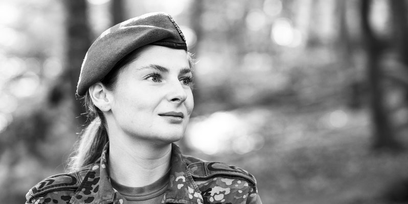Soldat Nina Tholi beim Fotoshooting "Gesichter des Lebens"