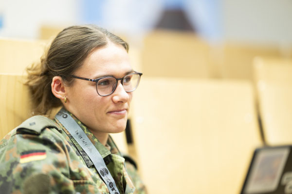 meetbw das Netzwerk der Frauen der Bundeswehr für die Frauen der Bundeswehr fotografiert demipress
