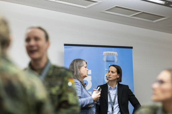 meetbw das Netzwerk der Frauen der Bundeswehr für die Frauen der Bundeswehr fotografiert demipress