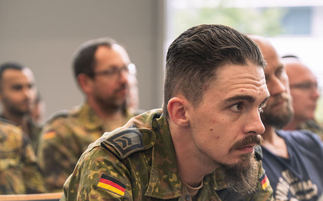 Gesichter des Lebens Fotoausstellung im Ausbildungszentrum des Cyber- und Informationsraum der Bundeswehr