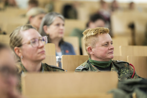 meetbw das Netzwerk der Frauen der Bundeswehr für die Frauen der Bundeswehr fotografiert demipress