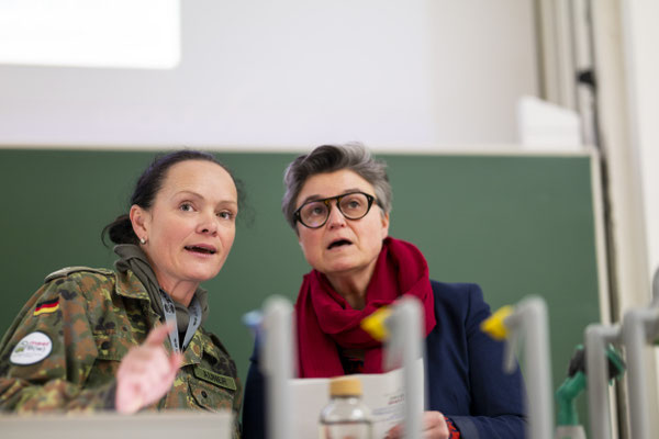 meetbw das Netzwerk der Frauen der Bundeswehr für die Frauen der Bundeswehr fotografiert demipress