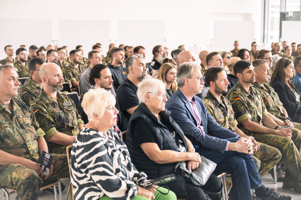Gesichter des Lebens Fotoausstellung im Ausbildungszentrum des Cyber- und Informationsraum der Bundeswehr