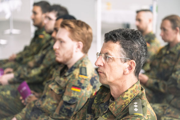 Gesichter des Lebens Fotoausstellung im Ausbildungszentrum des Cyber- und Informationsraum der Bundeswehr