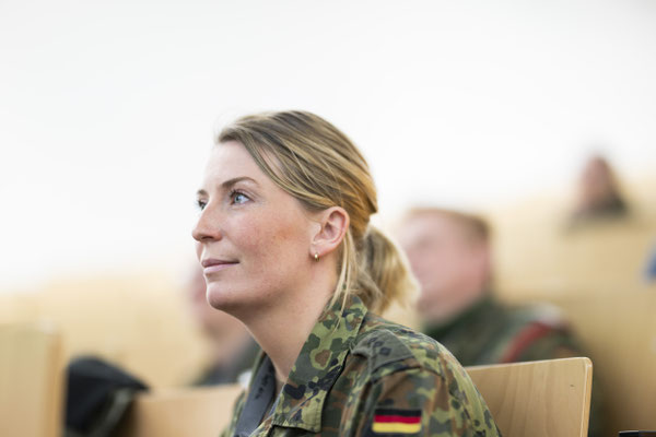 meetbw das Netzwerk der Frauen der Bundeswehr für die Frauen der Bundeswehr fotografiert demipress
