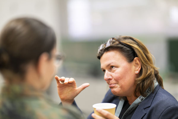 meetbw das Netzwerk der Frauen der Bundeswehr für die Frauen der Bundeswehr fotografiert demipress