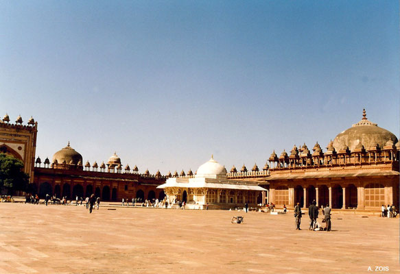 Photo taken by Anthony Zois 1988 ; Fatehpur Sikri_ N-W section of the Congregational Courtyard with Salim Christi's Tomb & Mihrab Shrine