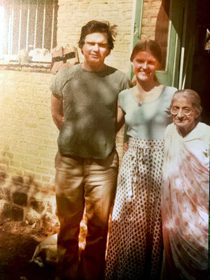 Marshall standing with Janet Files ( left ) & Mansari Desai in Meherabad, India.