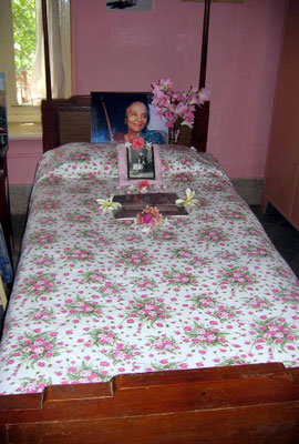 2004 - Mehera's bed ; photo taken by Sher DiMaggio
