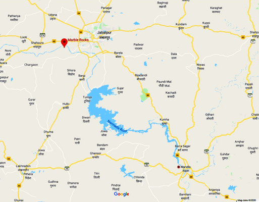 The distance from Marble Rocks to Mandla is 124 kms ( 77 miles )