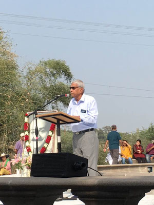 Shridhar Kelkar performing his opening address