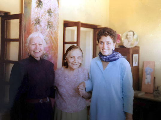 Ella with Mehera Irani and Sue ( right) at Meherazad, India.