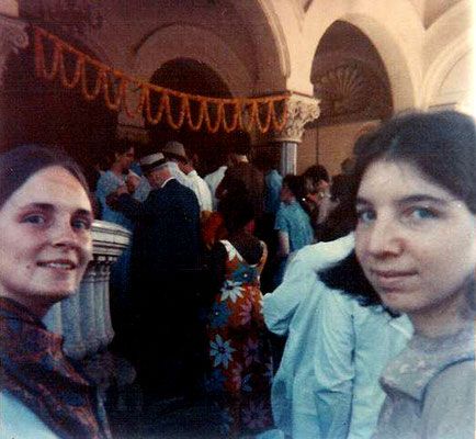 1969 : With Martha Aubin ( L ) and Andrea Winzimer at Guruprasad, Poona.