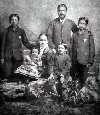 Aurobindo seated in the centre along with his parents and siblings.