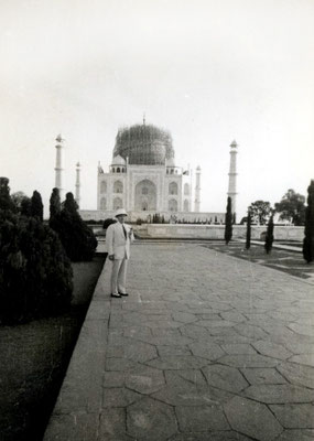 Louis at the Taj Mahal
