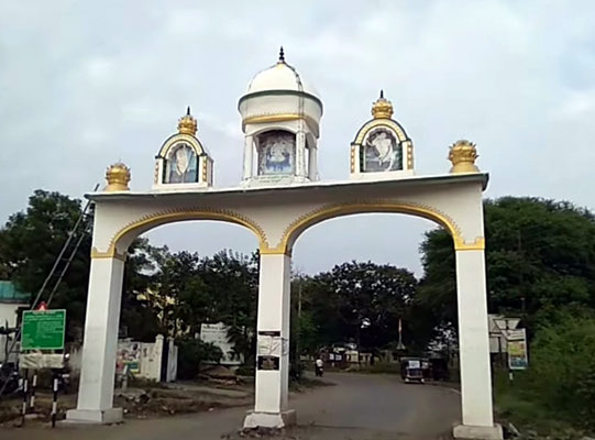 Waki - Entrance way to Tajuddin Baba's Temple complex