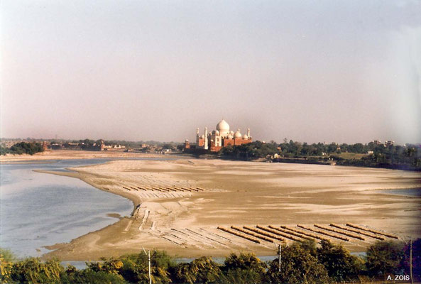 Photo taken by Anthony Zois 1988 - View of the Taj Mahal and Yamuna River from the Agra Fort