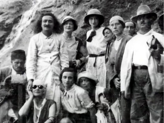  Bhandardara, India. Vivienne ( centre ) wearing a plinth hat. Courtesy of  DVD "I am the One Reality" & ECP Archives.