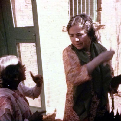 1977 - Mani taliking to Mansari, Meherabad, India