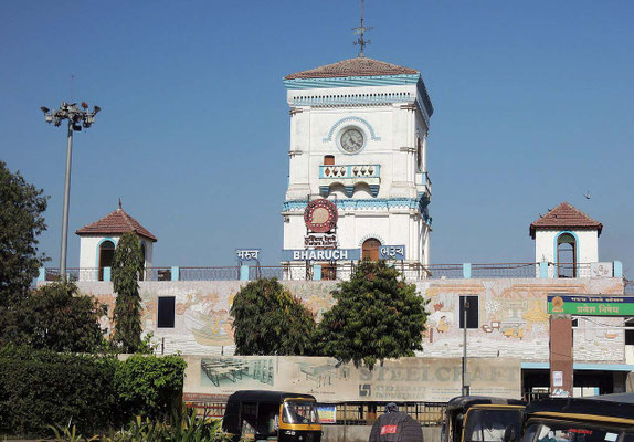 Broach - Bharuch Railway Station - entrance