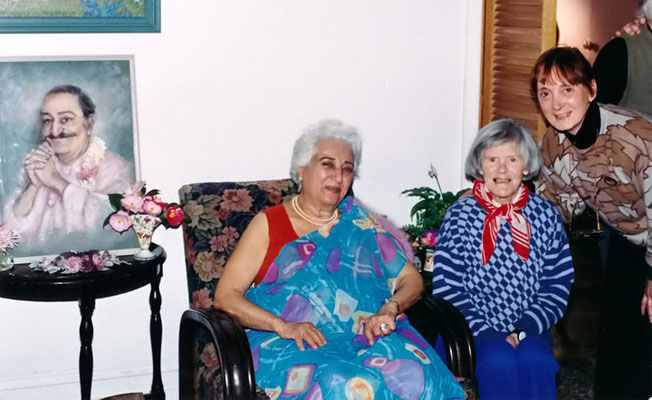 Katie Irani ( left ) with Beryl Gibbens and Eulleen Darcy . Photo taken by Jim Miskia