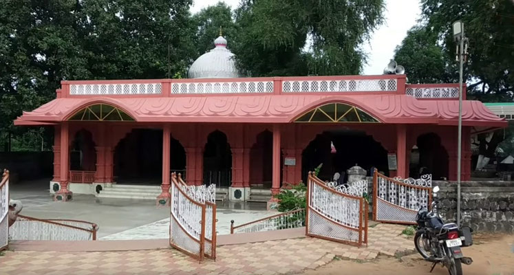Waki - Tajuddin Baba's dargah