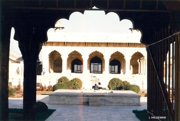 Photo taken by Lyn Haldeman 1988 ; Agra Fort - view of Anguri Bagh-Diwarh Khas