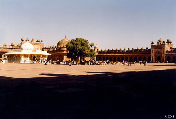 Photo taken by Anthony Zois 1988 ; Fatehpur Sikri_ N-E section of the Congregational Courtyard with King's Gate & Salim Christi's Tomb