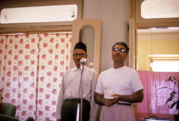 Eruch speaking to the visitors with Dr. Deshmukh ( left ). Courtesy of Larry & Rita Karrasch