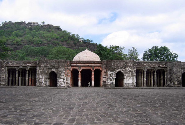2004  Daulatabad Fort ; photo by Sher DiMaggio