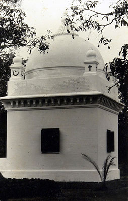 1940 : Meher Kuti at Mandla. Courtesy of the Jessawala Collection.