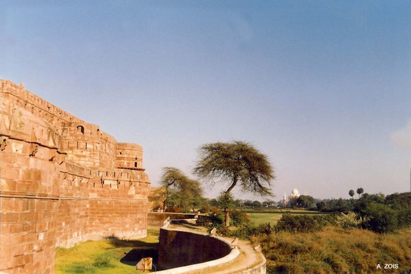 Photo taken by Anthony Zois 1988 - Agra Fort - view of the Taj Mahal from the Amar Singh Gate