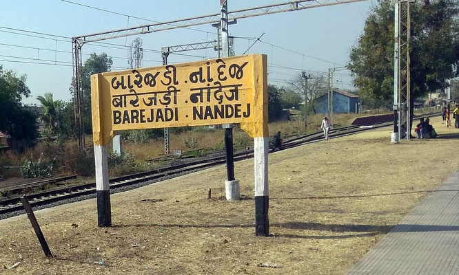 Barejadi Railway sign