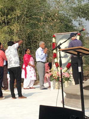 Shridhar Kelkar paying homage to Avatar Meher Baba