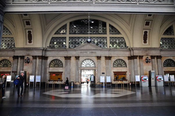 Estacio de Franca Barcelona - interior entrance