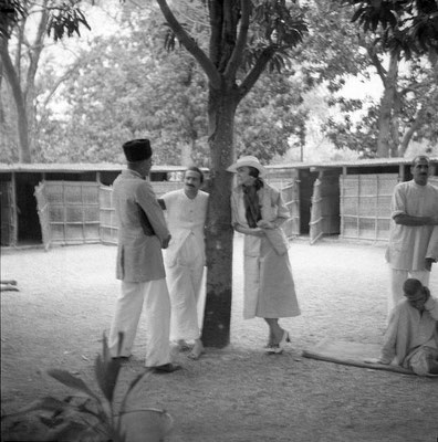 MSI Collection ; possibly Rahuri, India - Meher Baba & Norina Matchabelli talking to Ramjoo.Baidul in background
