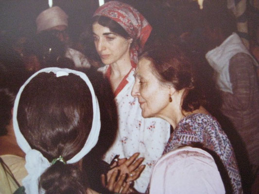 Mehera with Cheryl Chapman facing us and with Meheru Irani with her back to us - Photo taken by Eric Teperman