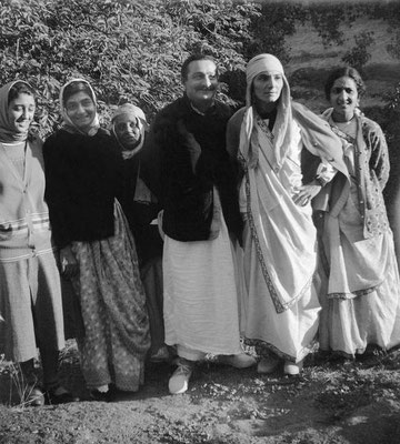 MSI Collection ; India - Freiny is 2nd from the far left