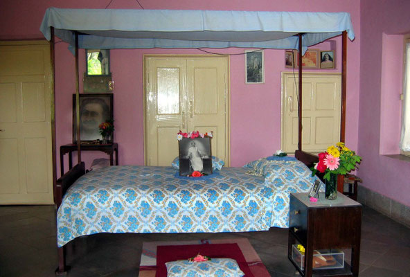 2004 - Baba's bedroom ; photo taken by Sher DiMaggio