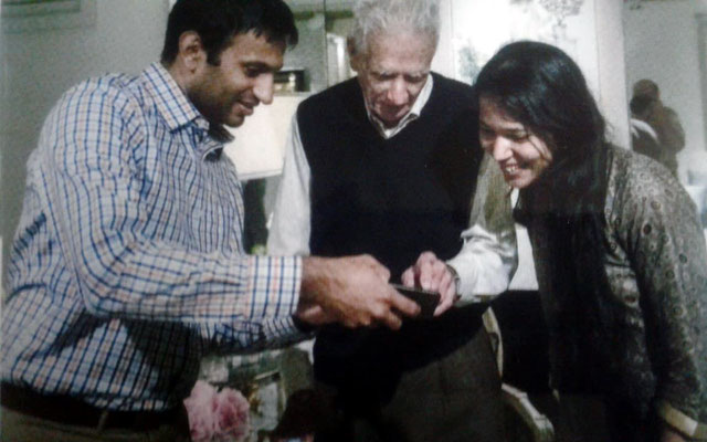 Ali Ramjoo ( centre ) with Meher Nidhi (Ahir’s grand daughter ) & unknown ( far right ).